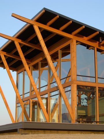 O sistema wood frame permite construções rápidas, eficientes e com excelente desempenho térmico.